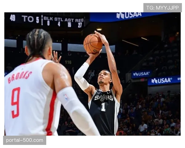 文班亚马坎宁安状元对决,马刺禁区防守彻底锁死活塞核心